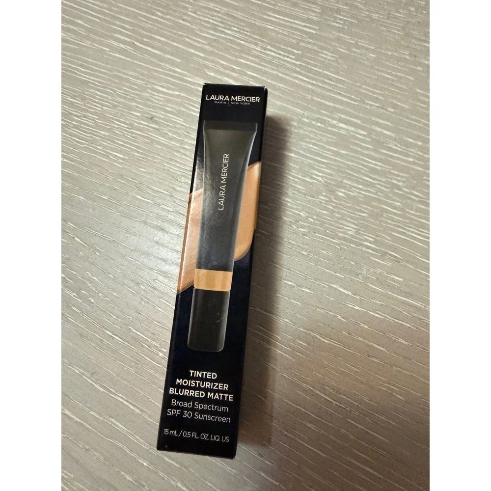 Laura Mercier Tinted Moisturizer Blurred Matte Skin Tint SPF 30 3N Sand 0.51 Oz
